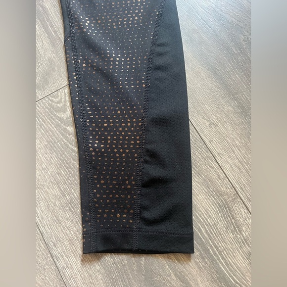 Nike Pro Metallic Dots Sports Bra & Tight Set in Black & Metallic Gold. Size M - Picture 5 of 14
